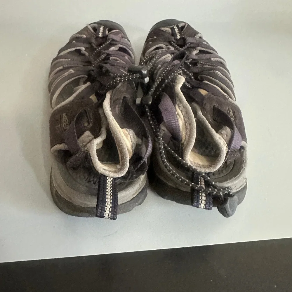 Keen Whisper Sandals Womens 9.5 Dark Grey Purple Waterproof Hiking Sport Shoes